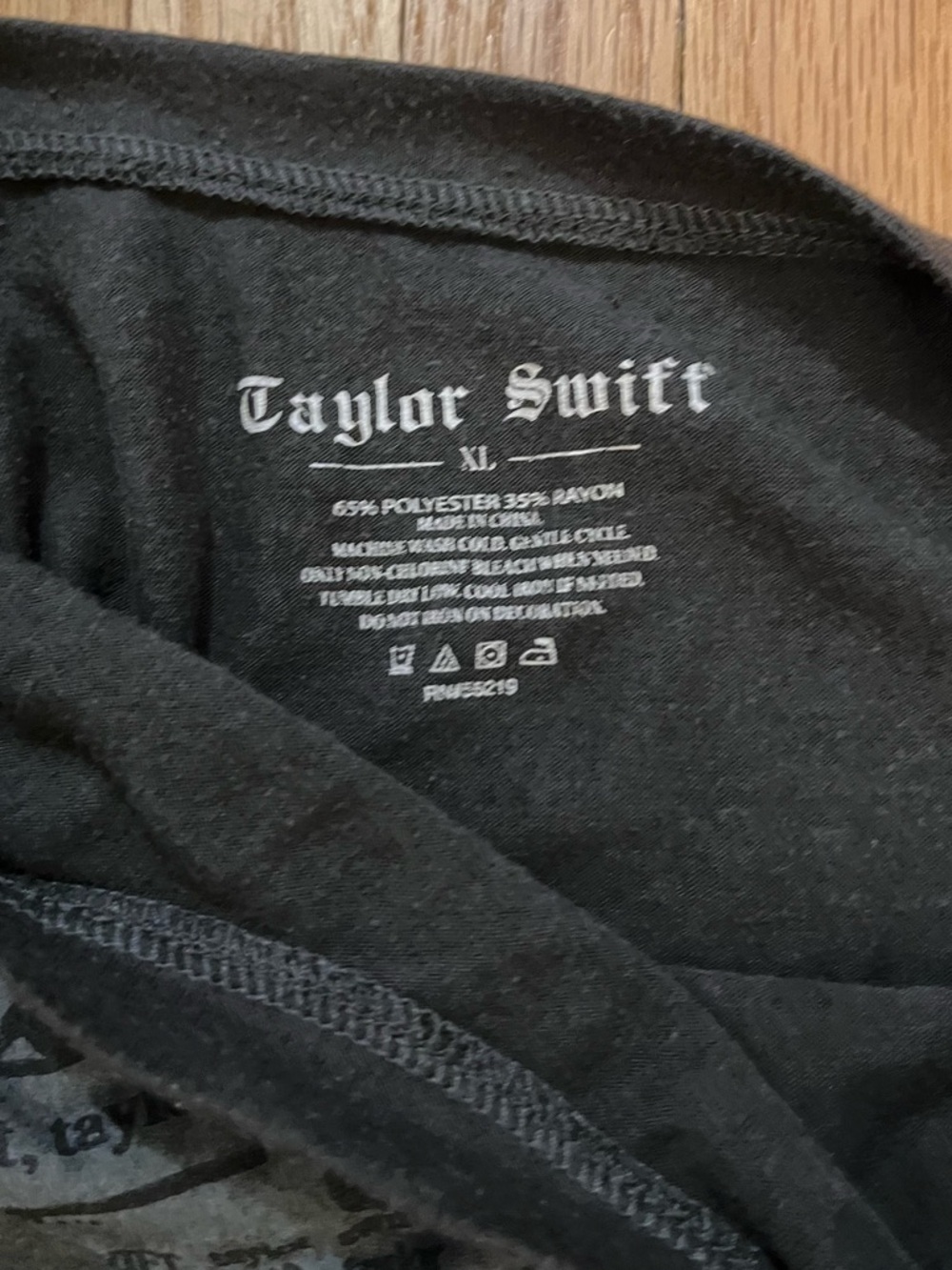 Taylor Swift Reputation Tour Muscle Tank Top - Picture 4 of 4